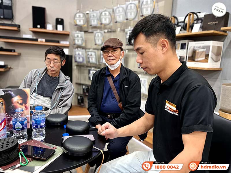 Khách hàng mua Loa B&O Beosound A1 Gen 2 tại HDRadio