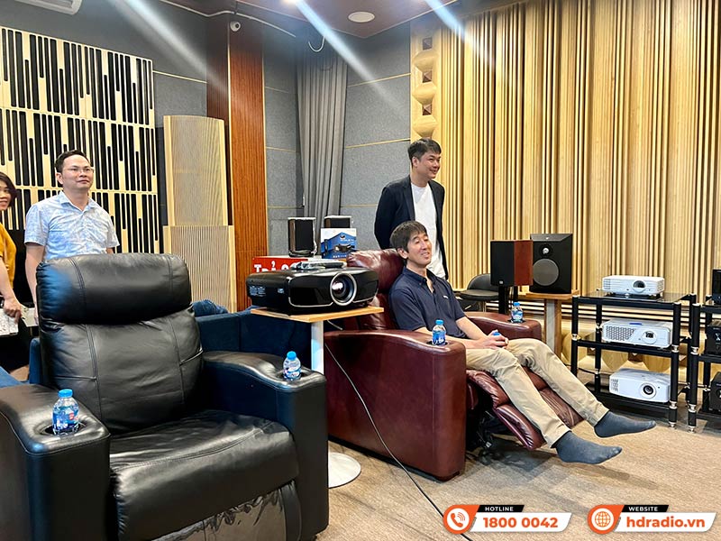 Tổng giám đốc Epson - ông Daisuke Hori sang thăm và làm việc tại HDRadio Tổng giám đốc Epson - ông Daisuke Hori sang thăm và làm việc tại HDRadio
