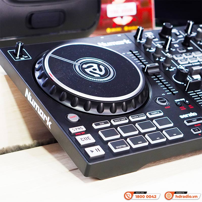 Bàn DJ Numark Mixtrack Pro FX