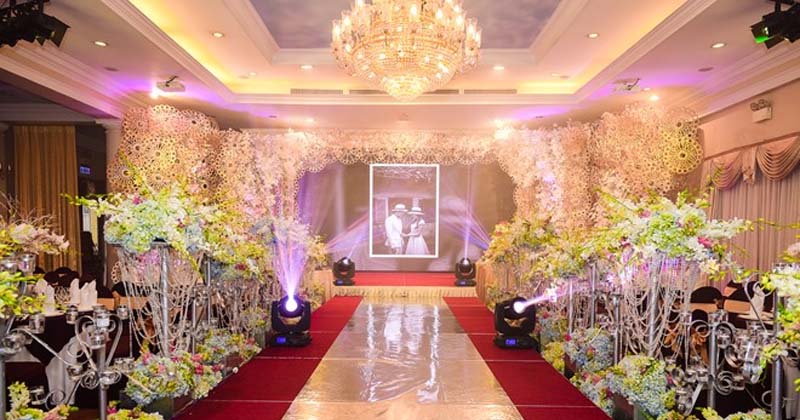 Đèn sân khấu di động: Linh hoạt, Dễ sử dụng cho tiệc cưới, sự kiện vừa và nhỏ