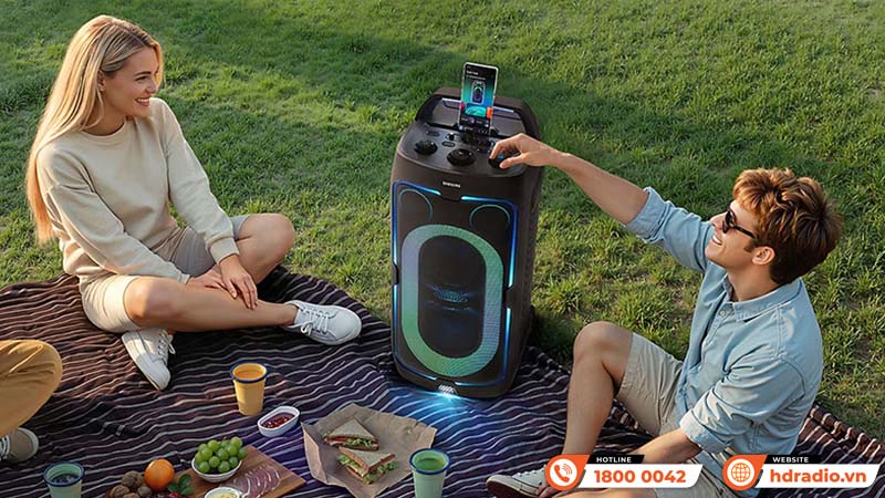 Hơn thế nữa, người dùng cũng có thể tùy chỉnh âm trầm linh hoạt qua ba chế độ: Mạnh mẽ - Nhẹ nhàng - Sâu lắng, đồng thời lựa chọn bốn chế độ âm thanh khác nhau gồm Standard, Wide, Stadium và Outdoor, phù hợp với mọi không gian, từ buổi BBQ ngoài trời đến sàn nhảy trong nhà sôi động. Samsung ra mắt Bộ đôi siêu phẩm Loa Tháp Di Động ST40F và ST50F Hơn thế nữa, người dùng cũng có thể tùy chỉnh âm trầm linh hoạt qua ba chế độ: Mạnh mẽ - Nhẹ nhàng - Sâu lắng, đồng thời lựa chọn bốn chế độ âm thanh khác nhau gồm Standard, Wide, Stadium và Outdoor, phù hợp với mọi không gian, từ buổi BBQ ngoài trời đến sàn nhảy trong nhà sôi động. Samsung ra mắt Bộ đôi siêu phẩm Loa Tháp Di Động ST40F và ST50F
