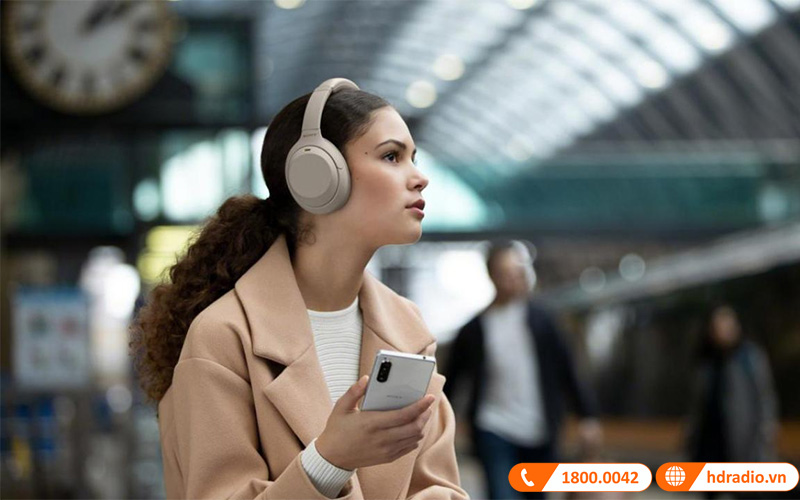 Tai Nghe Chống Ồn - Loại Bỏ Âm Thanh Ồn Ào Trên Chuyến Xe Đông Đúc Ngày Tết