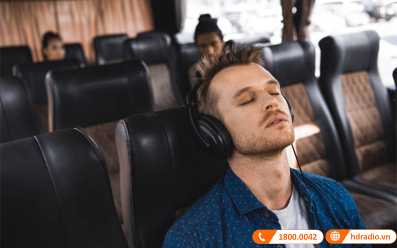 Tai Nghe Chống Ồn - Loại Bỏ Âm Thanh Ồn Ào Trên Chuyến Xe Đông Đúc Ngày Tết