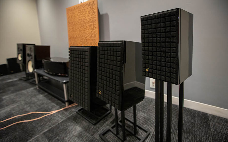 JBL ra mắt phiên bản giới hạn JBL Classic Black Gloss Limited Edition 2022