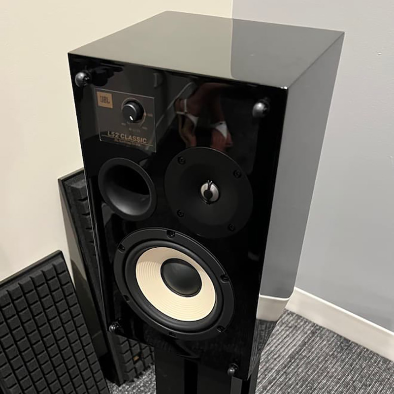 JBL ra mắt phiên bản giới hạn JBL Classic Black Gloss Limited Edition 2022