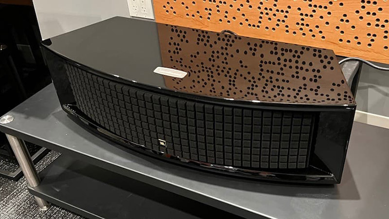 JBL ra mắt phiên bản giới hạn JBL Classic Black Gloss Limited Edition 2022