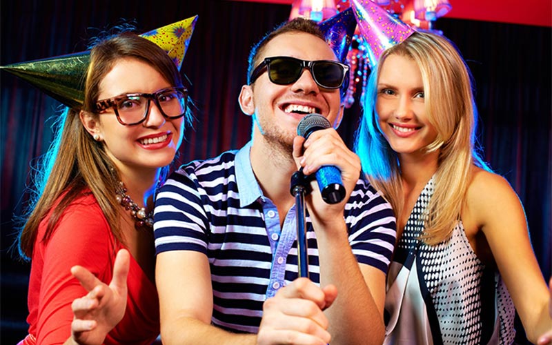 Cách hát karaoke dễ được 100 điểm