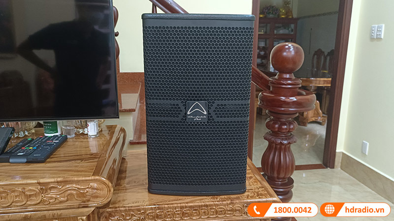 Loa Wharfedale trái