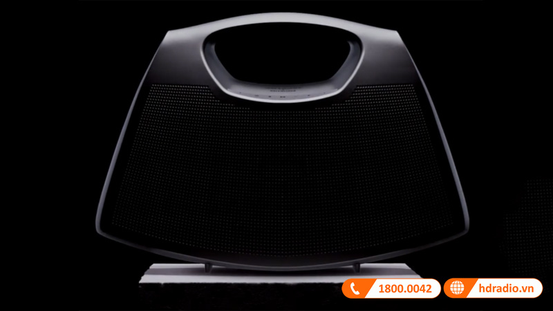 B&O hop tac voi Balenciaga tao ra Speaker Bag