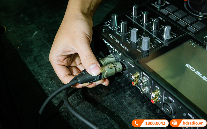 cách kết nối bàn DJ với loa 