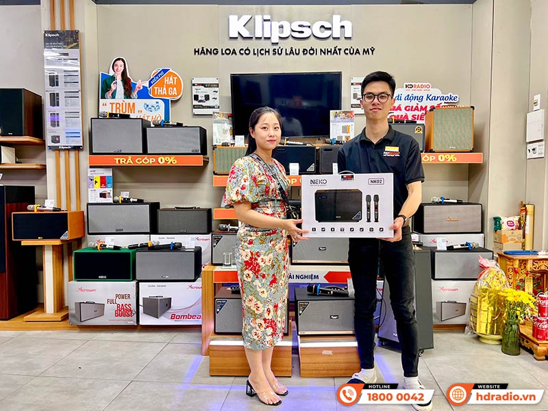 Khách hàng mua sắm sản phẩm Neko chính hãng tại HDRadio Khách hàng mua sắm sản phẩm Neko chính hãng tại HDRadio