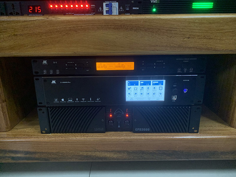 anh thuc te dan karaoke gia dinh