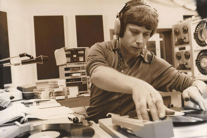 Roger Scott - Radio DJ người Anh