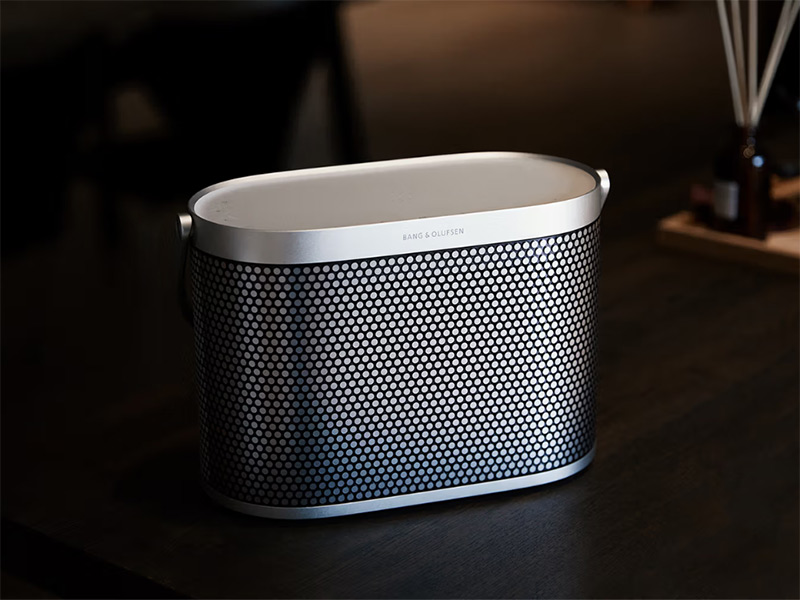 Hãng Bang Olufsen ra mắt phiên bản màu Spaced Aluminium cho mẫu loa Beosound A5 Hãng Bang Olufsen ra mắt phiên bản màu Spaced Aluminium cho mẫu loa Beosound A5
