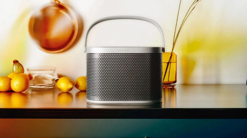 Hãng Bang Olufsen ra mắt phiên bản màu Spaced Aluminium cho mẫu loa Beosound A5 Hãng Bang Olufsen ra mắt phiên bản màu Spaced Aluminium cho mẫu loa Beosound A5