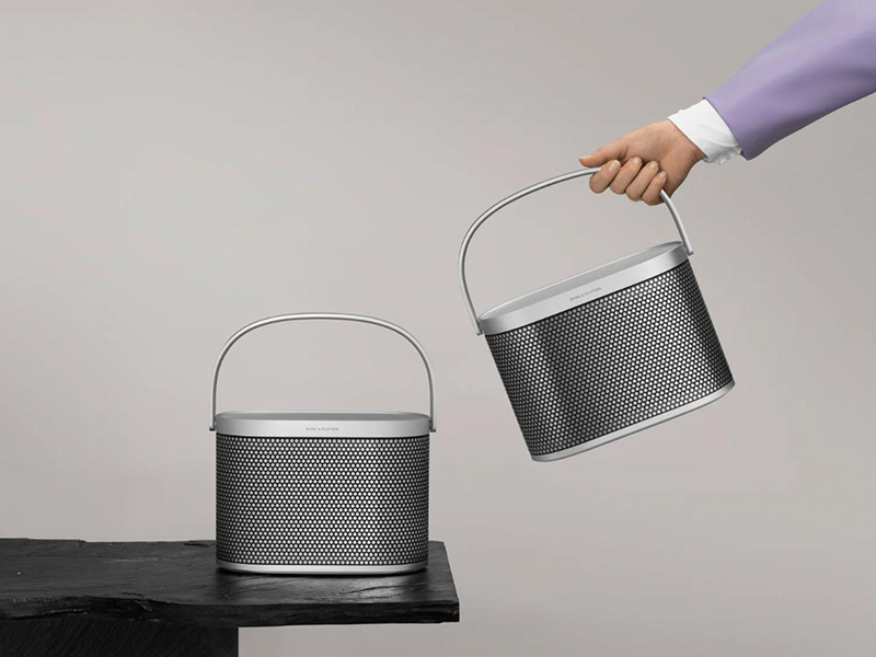 Hãng Bang Olufsen ra mắt phiên bản màu Spaced Aluminium cho mẫu loa Beosound A5 Hãng Bang Olufsen ra mắt phiên bản màu Spaced Aluminium cho mẫu loa Beosound A5