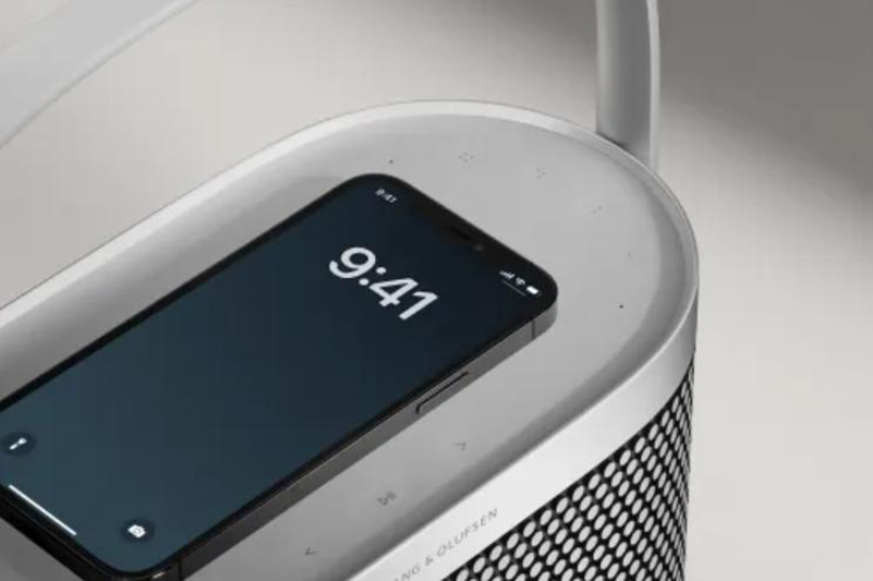 Hãng Bang Olufsen ra mắt phiên bản màu Spaced Aluminium cho mẫu loa Beosound A5 Hãng Bang Olufsen ra mắt phiên bản màu Spaced Aluminium cho mẫu loa Beosound A5