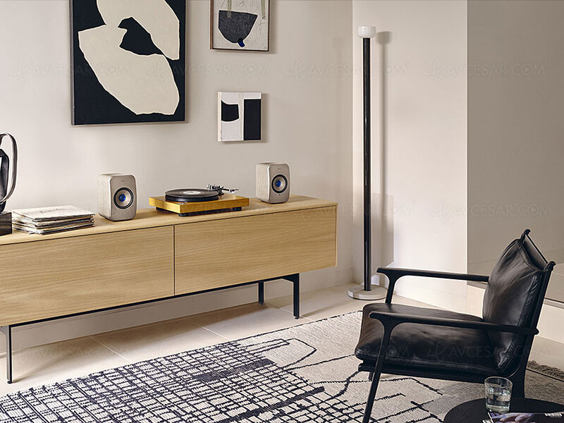 hang kef ra mat mau loa khong day LSX II