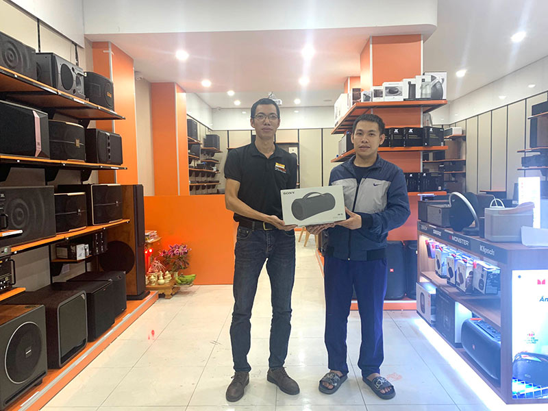 Ảnh khách hàng mua sắm tại HDRadio Hà Đông Ảnh khách hàng mua sắm tại HDRadio Hà Đông