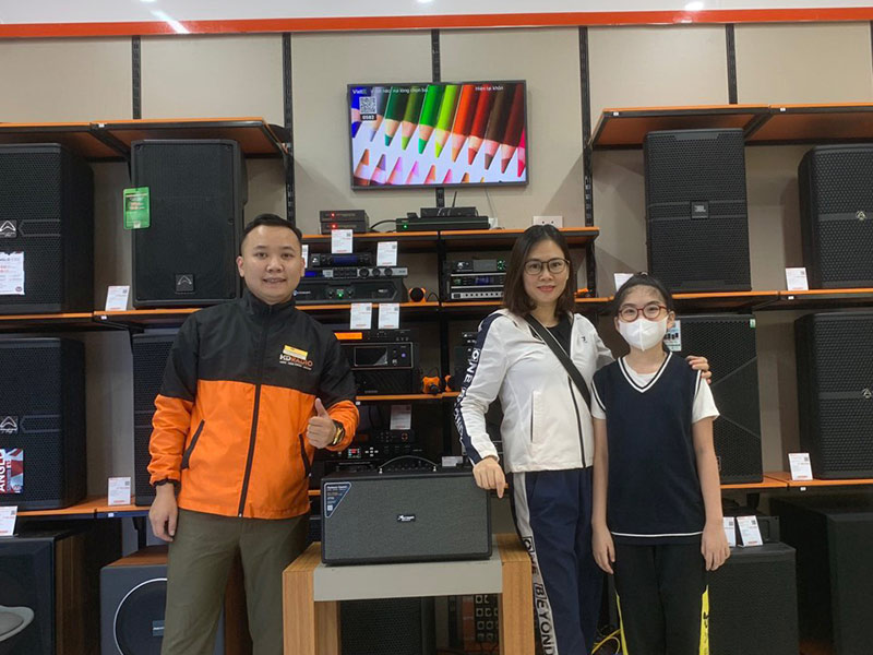 Ảnh khách hàng mua sắm tại HDRadio Hà Đông Ảnh khách hàng mua sắm tại HDRadio Hà Đông