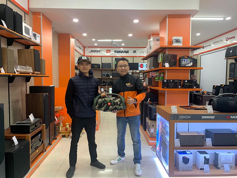 Ảnh khách hàng mua sắm tại HDRadio Hà Đông Ảnh khách hàng mua sắm tại HDRadio Hà Đông