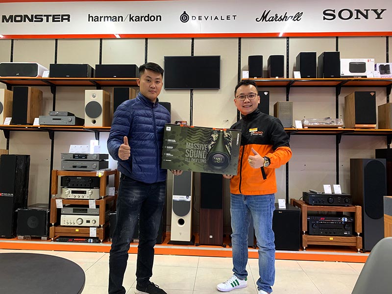 Ảnh khách hàng mua sắm tại HDRadio Hà Đông Ảnh khách hàng mua sắm tại HDRadio Hà Đông