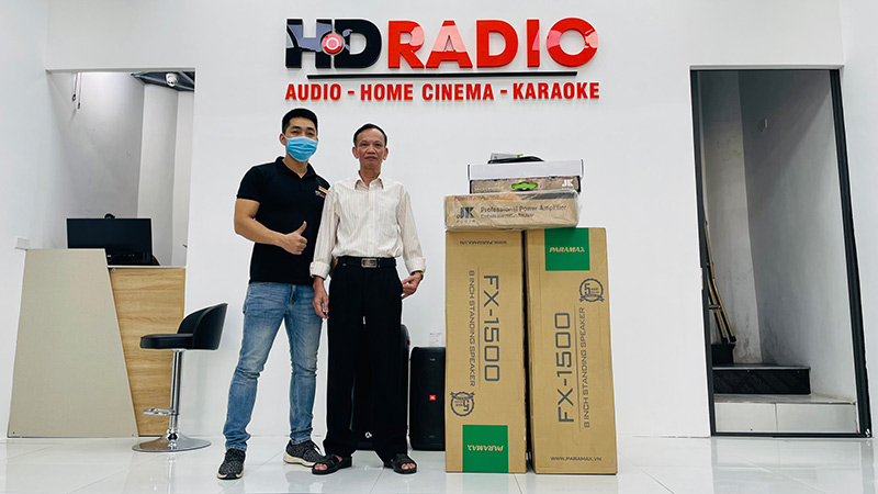 Ảnh khách hàng mua sắm tại HDRadio Long Biên Ảnh khách hàng mua sắm tại HDRadio Long Biên