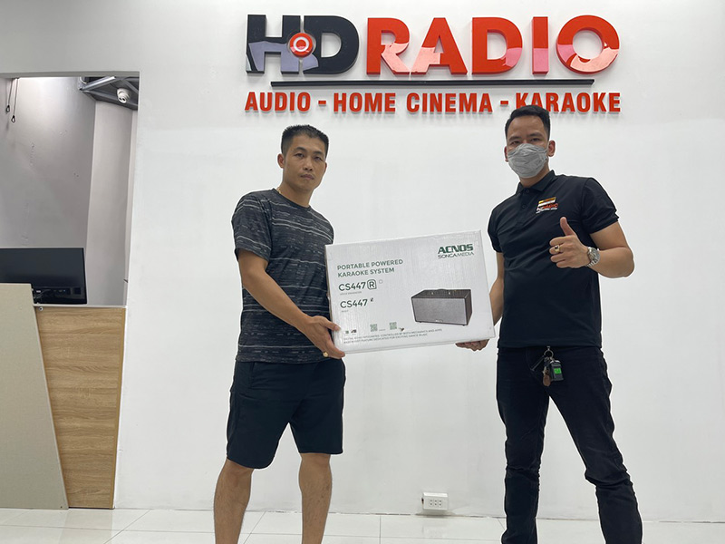 Ảnh khách hàng mua sắm tại HDRadio Long Biên Ảnh khách hàng mua sắm tại HDRadio Long Biên