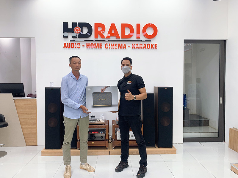 Ảnh khách hàng mua sắm tại HDRadio Long Biên Ảnh khách hàng mua sắm tại HDRadio Long Biên