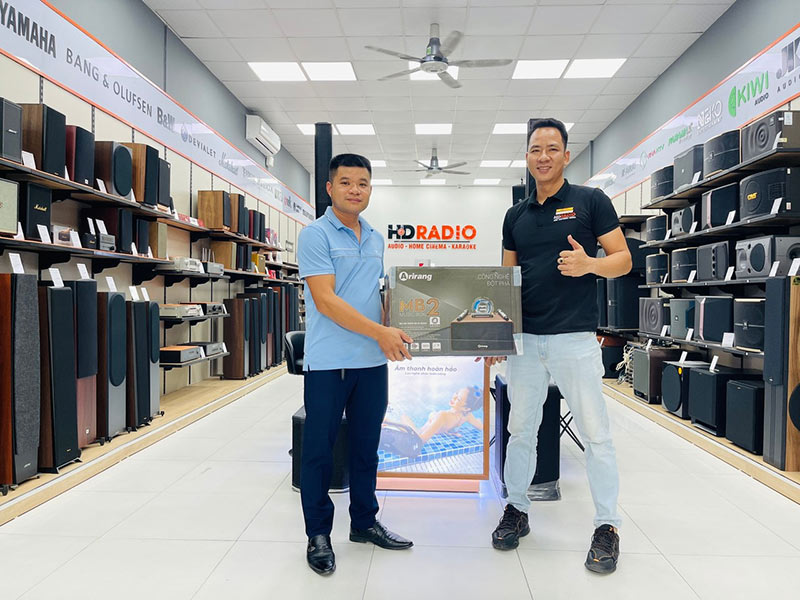 Ảnh khách hàng mua sắm tại HDRadio Long Biên Ảnh khách hàng mua sắm tại HDRadio Long Biên