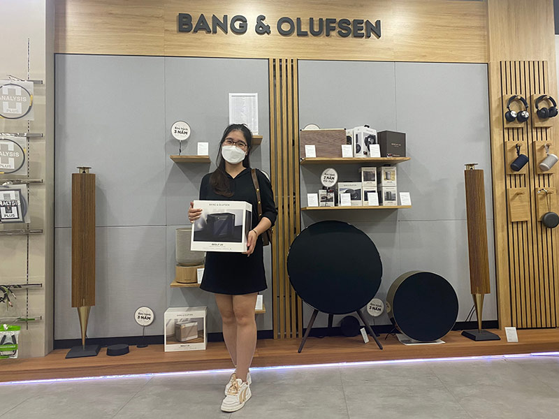 Khách hàng mua sắm tại HDRadio Phố Vọng Khách hàng mua sắm tại HDRadio Phố Vọng