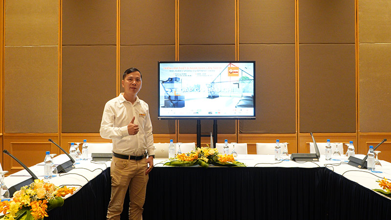 HDRadio là đơn vị đến sớm nhất trong buổi  họp báo triển lãm thiết bị nghe nhìn lầm thứ 18