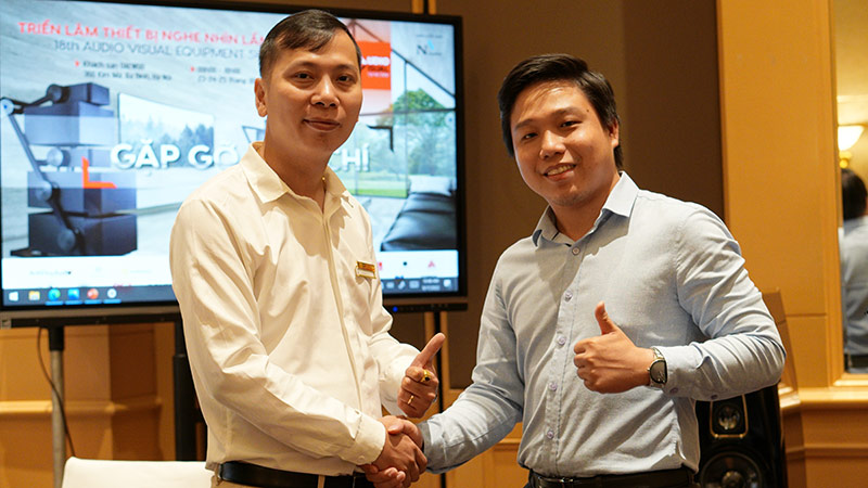 HDRadio với đại diện Devialet tại buổi gặp gỡ báo chí về triển lãm thiết bị nghe nhìn lầm thứ 18 - AVSHOW 2022