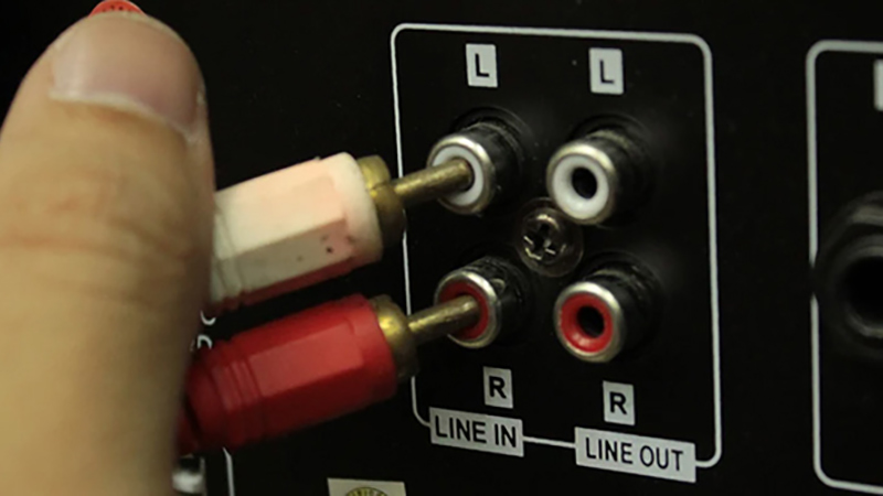 Cổng line out, line in