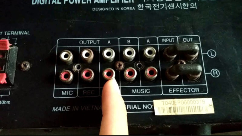 Cổng line out, line in