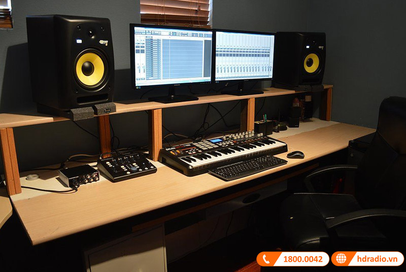 loa monitor là gì? 7 điều bạn cần biết về loa