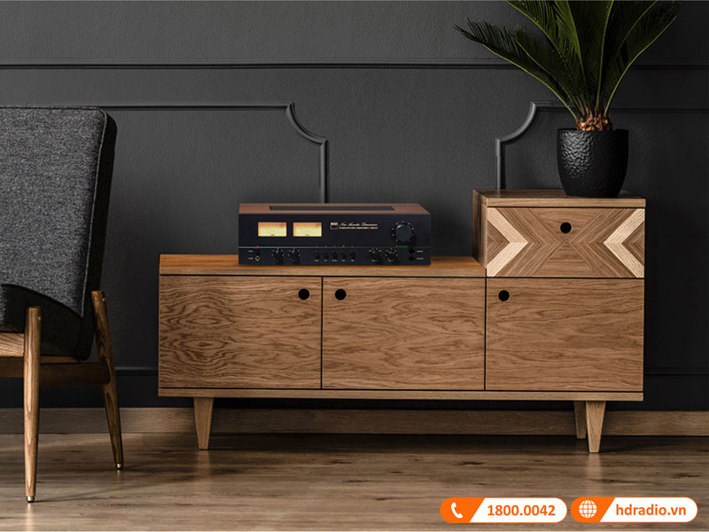 NAD ra mat amply C 3050 LE ky niem 50 nam