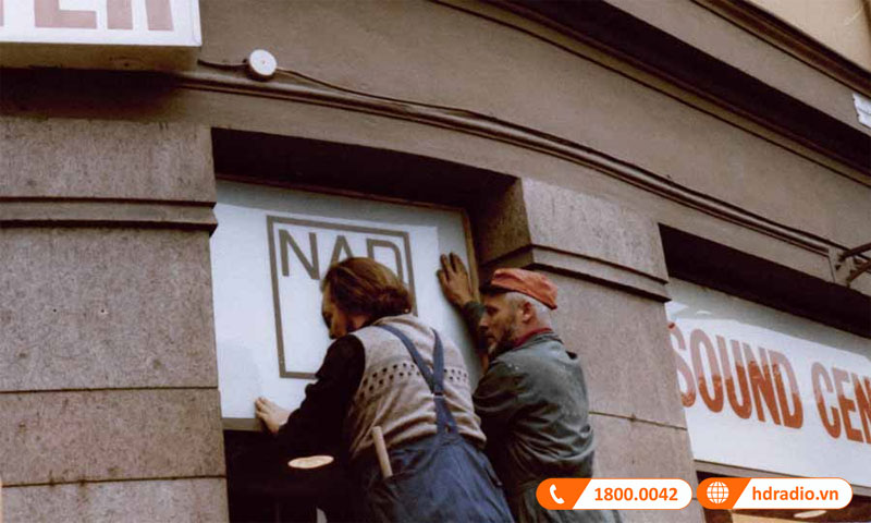 NAD ra mat amply C 3050 LE ky niem 50 nam