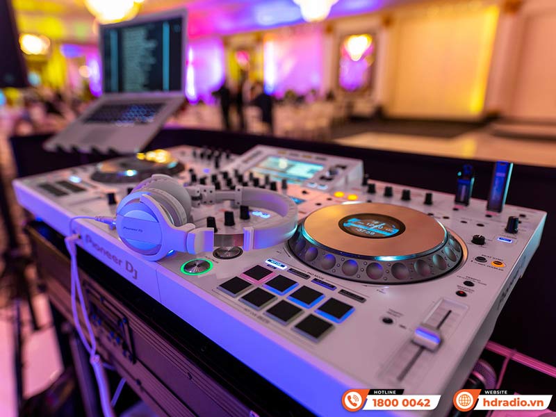 Cách vệ sinh bàn DJ