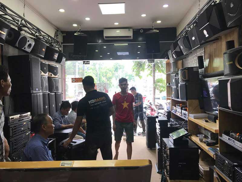 khach-mua-hang-tai-hdradio