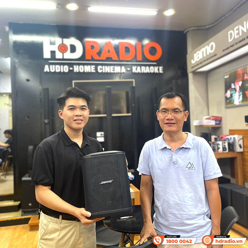 Khách hàng mua sắm Loa Bose chính hãng tại HDRadio