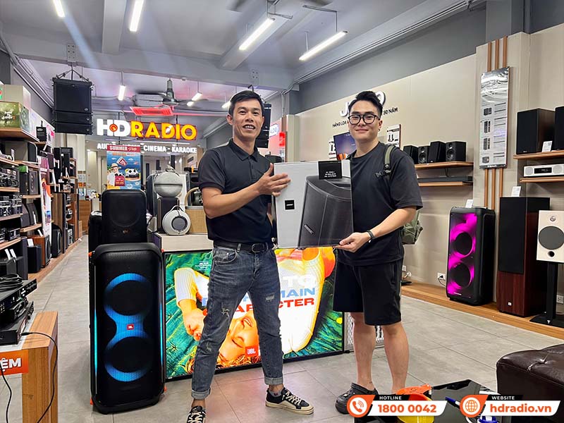 hình ảnh thực tế khách hàng mua sản phẩm Loa Bose chính hãng tại HDRadio