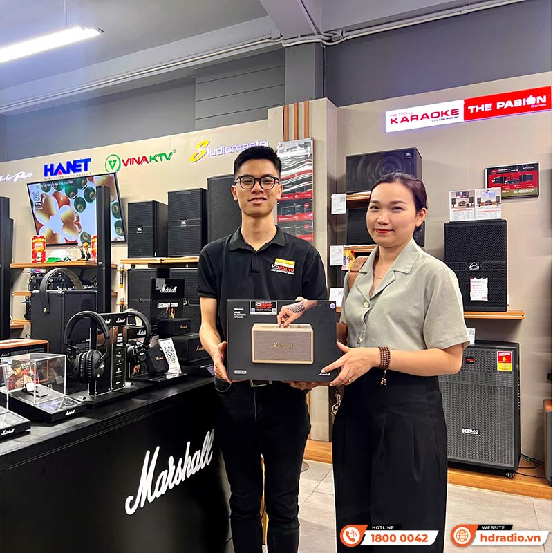 Khách hàng mua sắm Loa Marshall chính hãng ASH tại HDRadio