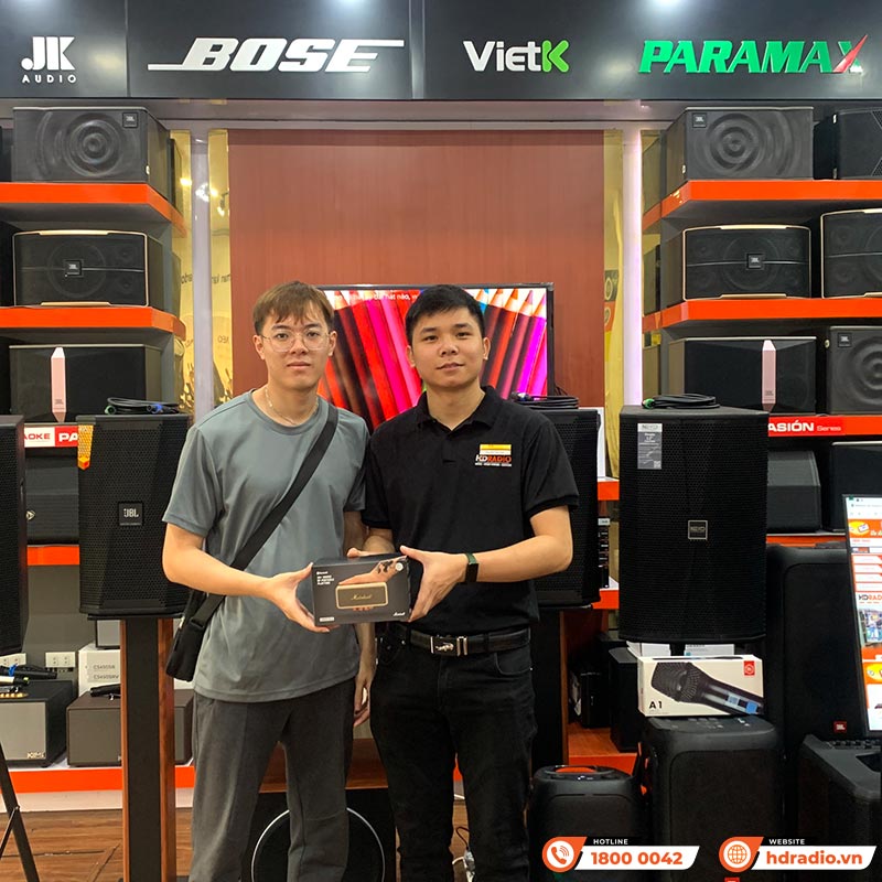 Khách hàng mua sắm Loa Marshall chính hãng ASH tại HDRadio