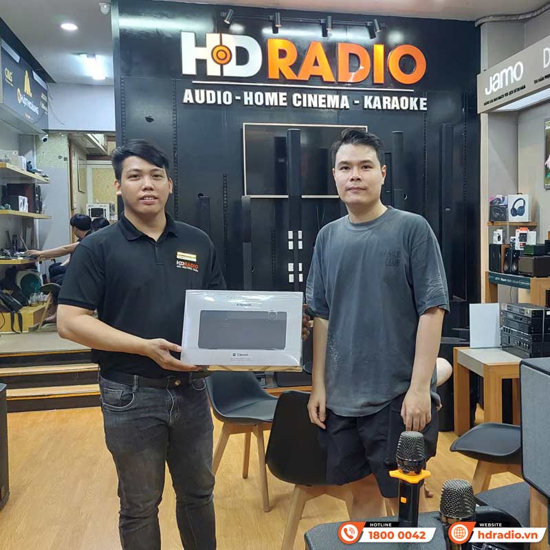 Khách hàng mua sắm Loa Klipsch chính hãng tại HDRadio