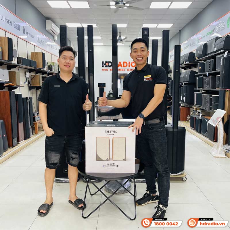Khách hàng mua sắm Loa Klipsch chính hãng tại HDRadio