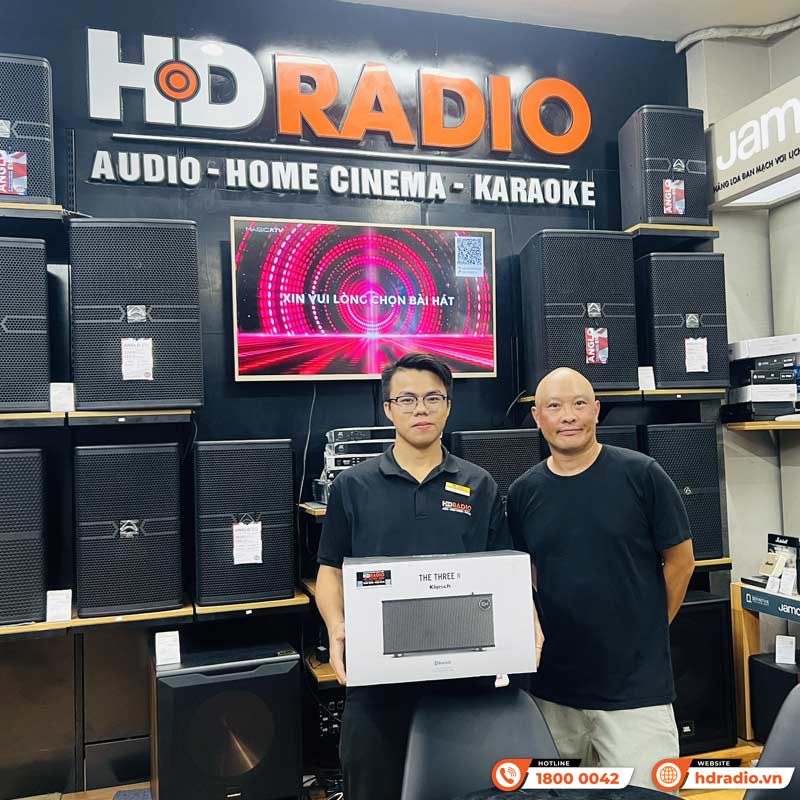 Khách hàng mua sắm Loa Klipsch chính hãng tại HDRadio