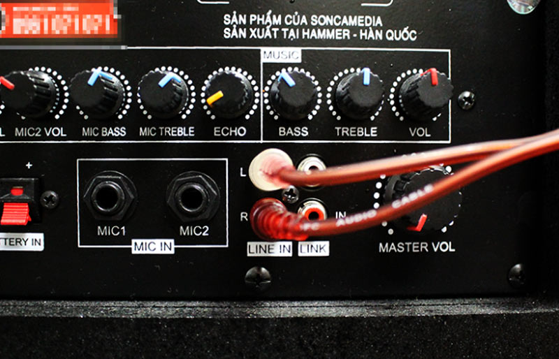 cam-day-av-vao-cong-tren-loa-keo