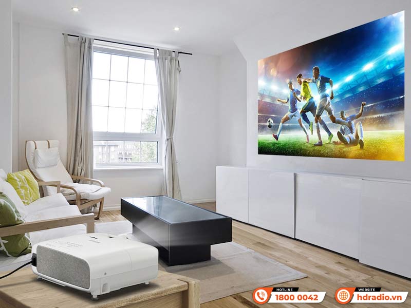 Xem máy chiếu có hại mắt không? Cách bảo vệ mắt trẻ khi xem phim