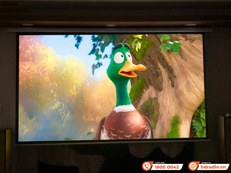 Xem máy chiếu có hại mắt không? Cách bảo vệ mắt trẻ khi xem phim